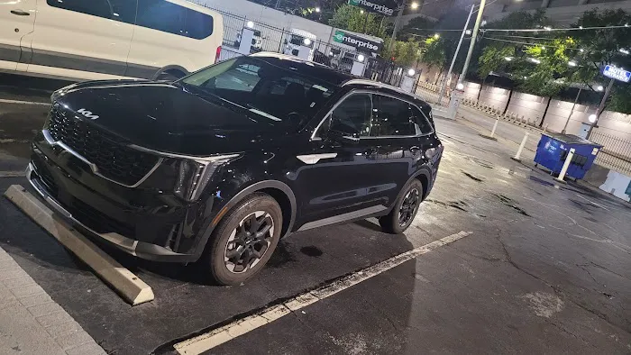Avis Car Rental Picture 1