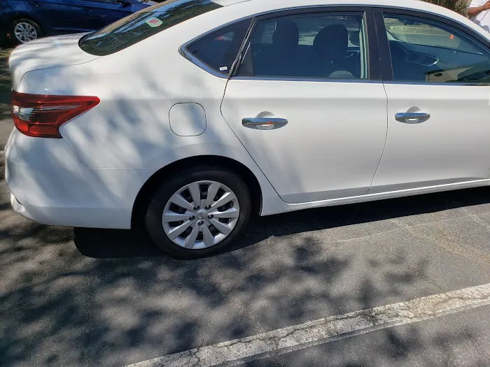 Hertz Car Rental - Atlanta - Courtland Street Ne Picture 4