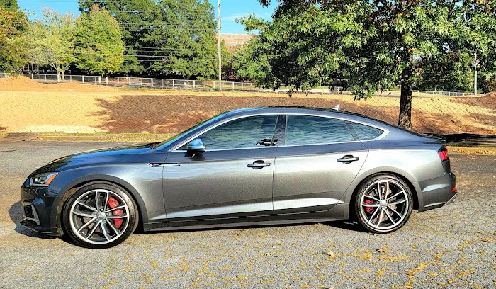 Luxury Lifestyle Car Rentals Picture 4