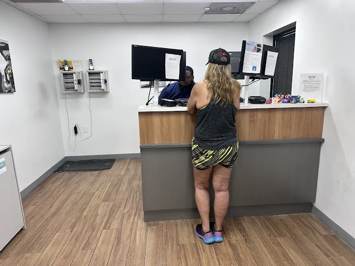 Hertz Car Rental - Marietta - Cobb Parkway S Picture 3