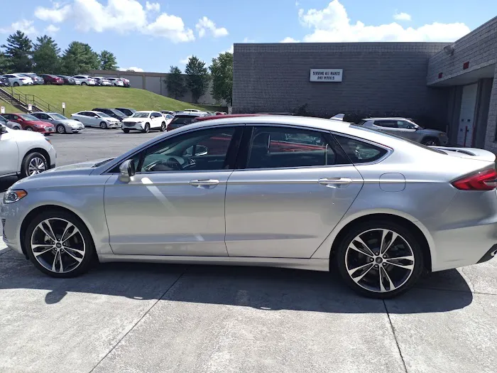 Avis Car Rental Picture 1