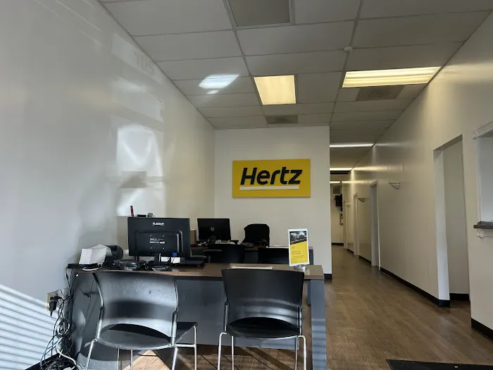 Hertz Car Rental - Duluth - Satellite Boulevard Picture 1