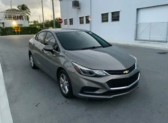 car rental Picture 7
