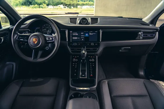 EK Luxury Rental Car Picture 6