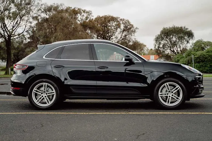 EK Luxury Rental Car Picture 5