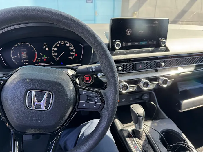 Hola Car Rentals Picture 9