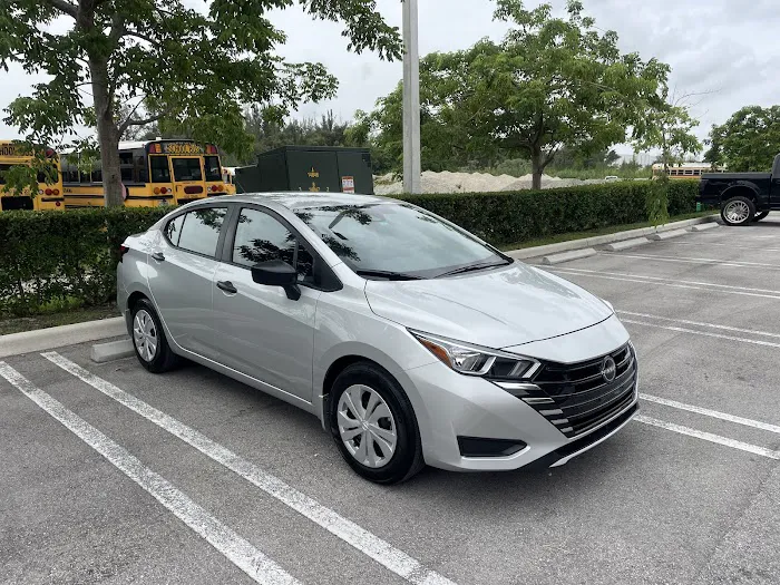 Statusflamingo rent a car Corp Picture 3