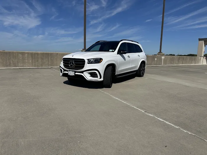 E M AUTO RENTAL LLC Picture 6