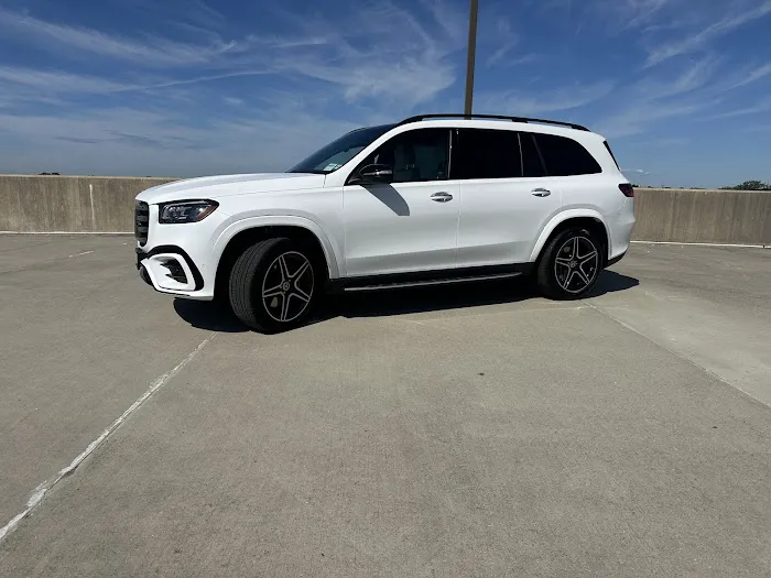 E M AUTO RENTAL LLC Picture 5