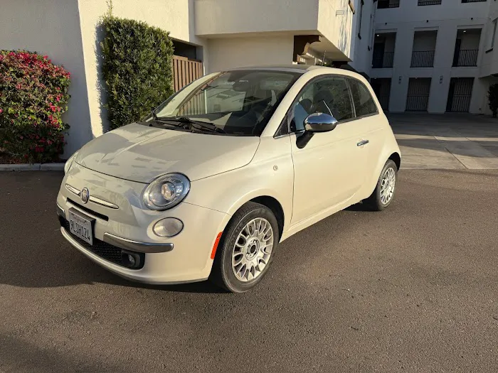 Sisters Cars Rentals Picture 7