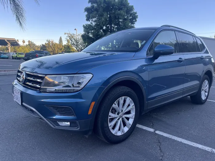 Sisters Cars Rentals Picture 8