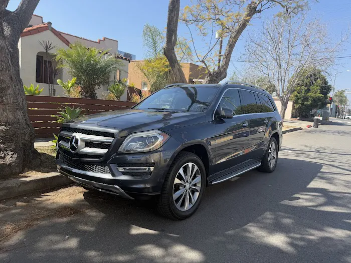 Sisters Cars Rentals Picture 10
