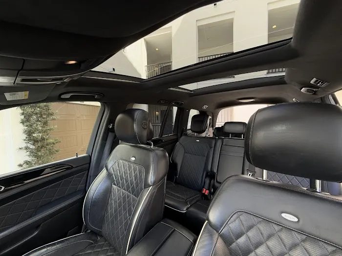 Sisters Cars Rentals Picture 9