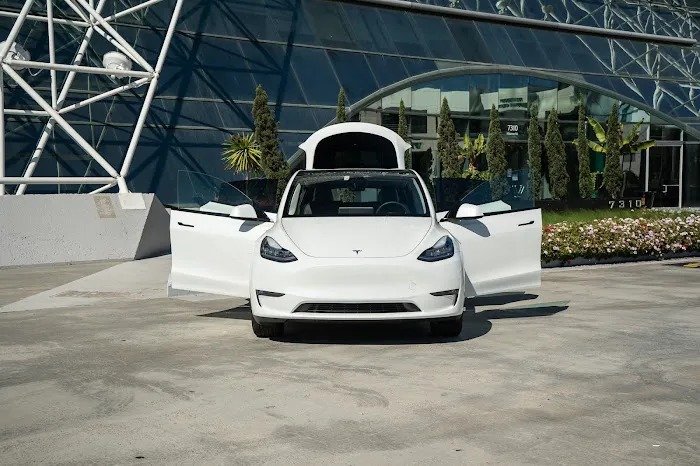 Pacific Ride Tesla Rentals Picture 5
