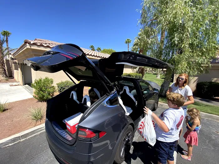 Pacific Ride Tesla Rentals Picture 6
