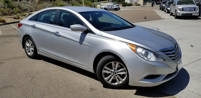 Easy Rent A Car Picture 8