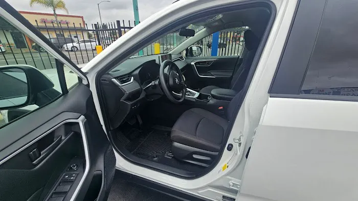 Easy Rent A Car Picture 4