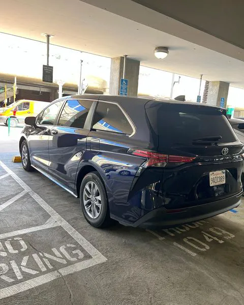 RentalZone Rent-A-Car Picture 3