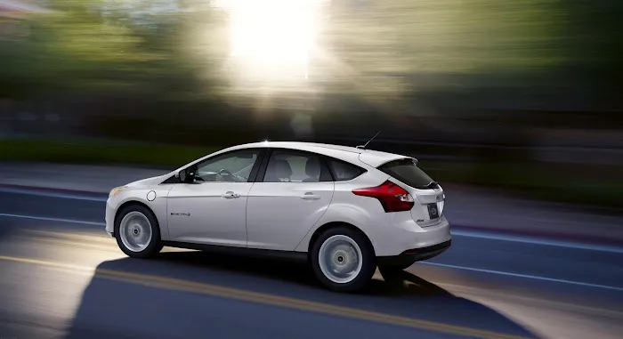 East County Car Rental & Van Rental Picture 9