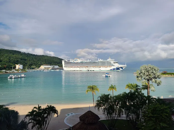 Diplomat Travel Picture 1