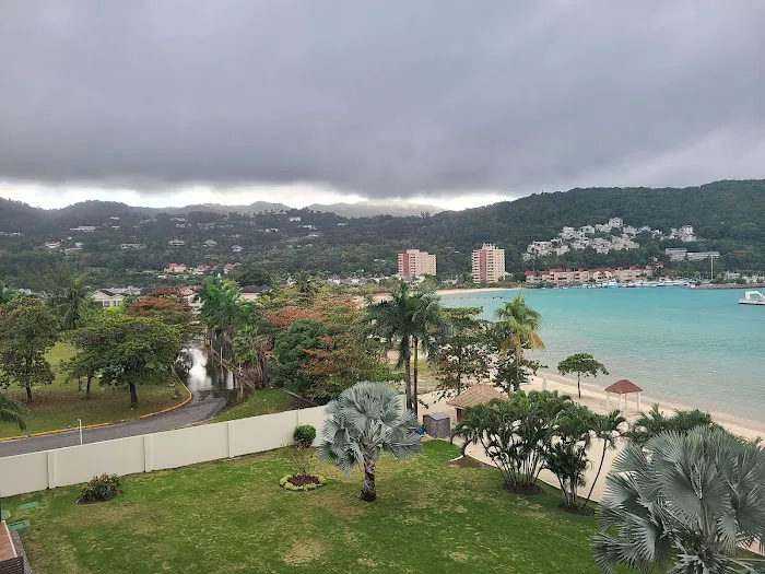 Diplomat Travel Picture 3