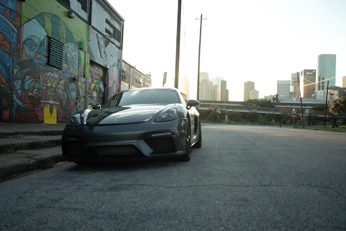 Le'xotic Car Rental Picture 9
