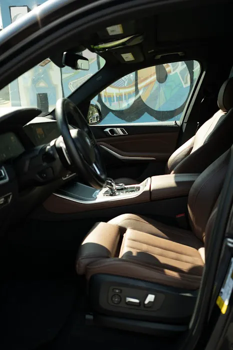 Le'xotic Car Rental Picture 3