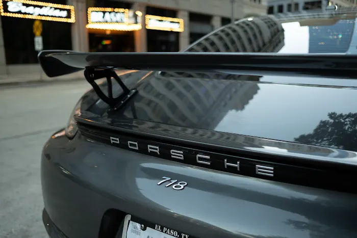 Le'xotic Car Rental Picture 2