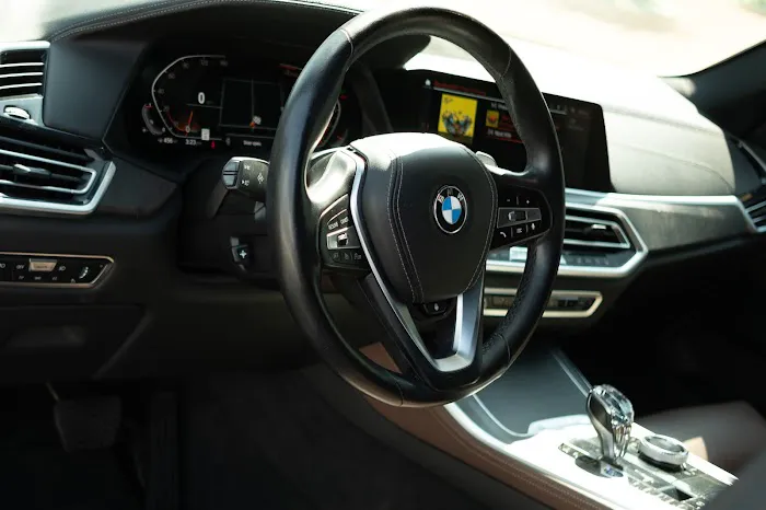 Le'xotic Car Rental Picture 6