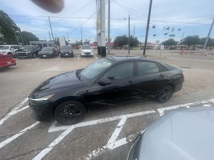 Hertz Car Rental - Houston - South Main Street Picture 1