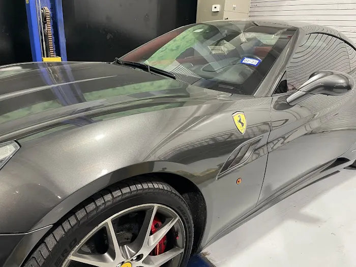 UPGRADE LUXURY MOTORS & RENTALS Picture 5