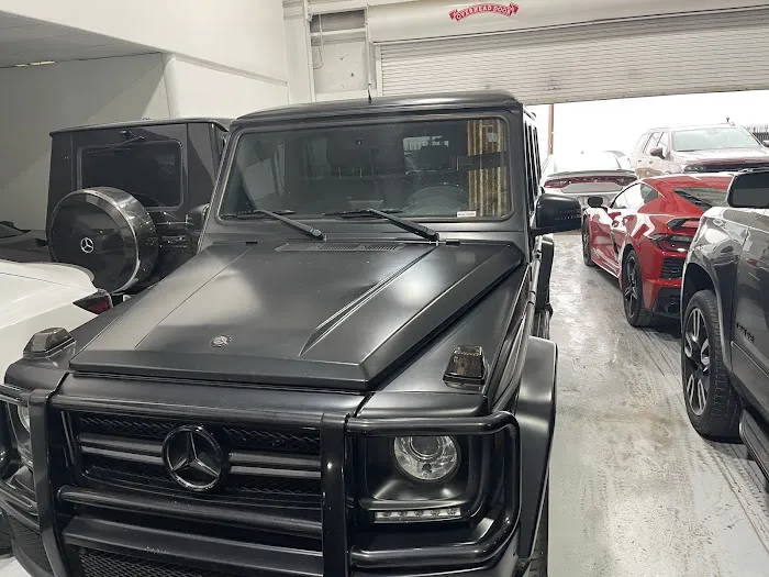 UPGRADE LUXURY MOTORS & RENTALS Picture 2