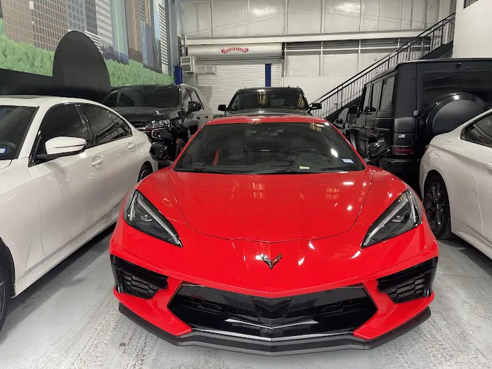 UPGRADE LUXURY MOTORS & RENTALS Picture 3