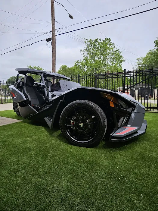 Barrio Slingshot Rentals Picture 3