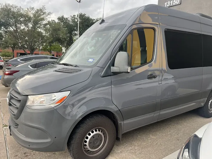 Lavish Luxury Automotive Rental Houston & Storage Picture 7