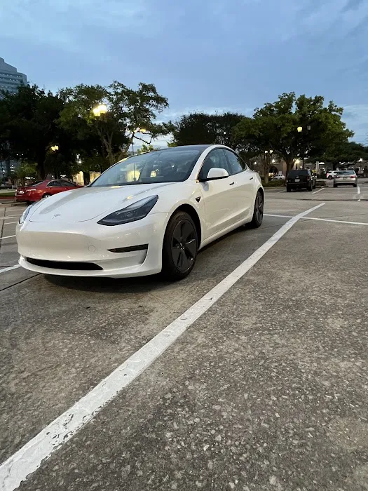 Lavish Luxury Automotive Rental Houston & Storage Picture 2