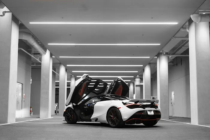 Houston Luxury Car Rental Picture 6