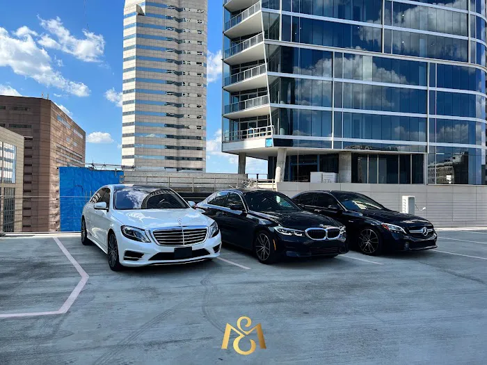 Empyre Luxury Car Rentals Picture 7