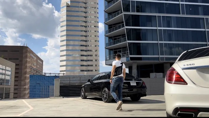 Empyre Luxury Car Rentals Picture 3