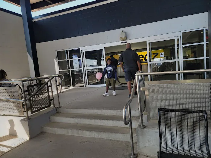Hertz Car Rental - Houston - William P Hobby Airport (HOU) Picture 8