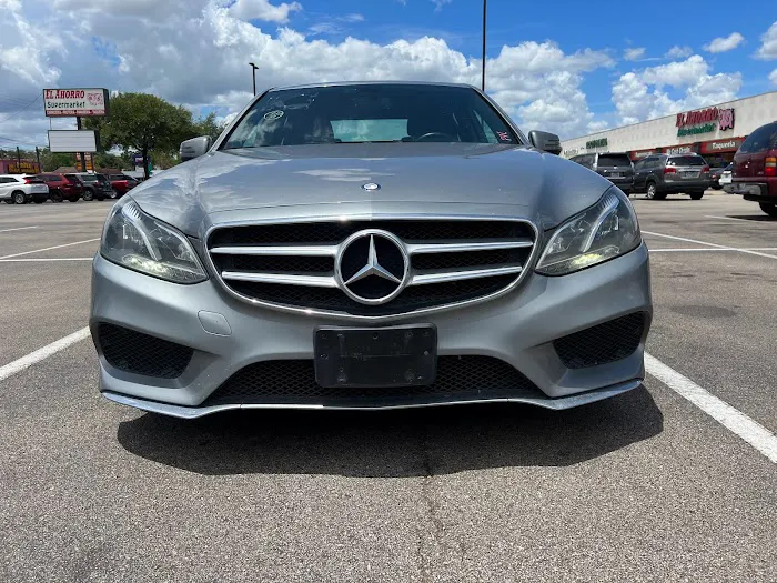 Bas Car Rentals Picture 5