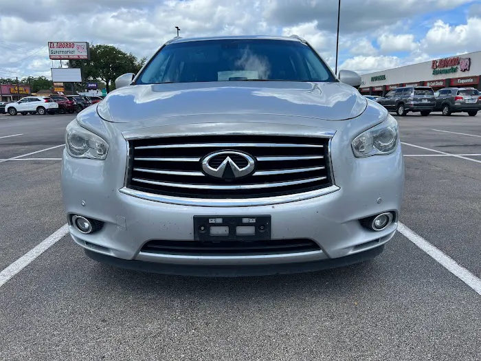 Bas Car Rentals Picture 6