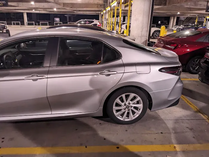 George Bush Intercontinental Car Rental-Hub Picture 3