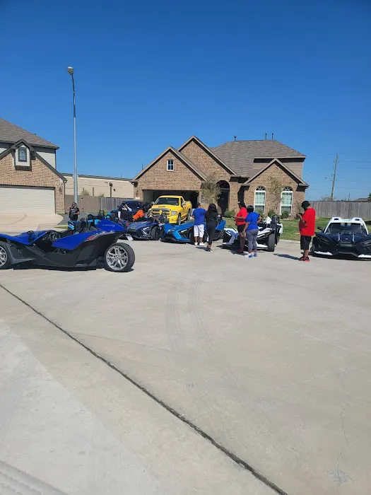 Lit Slingshot Rentals Picture 8