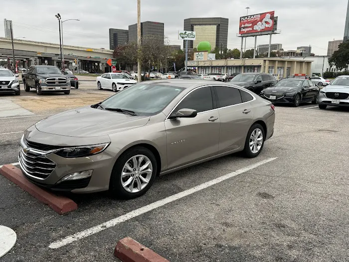 Avis Car Rental Picture 2