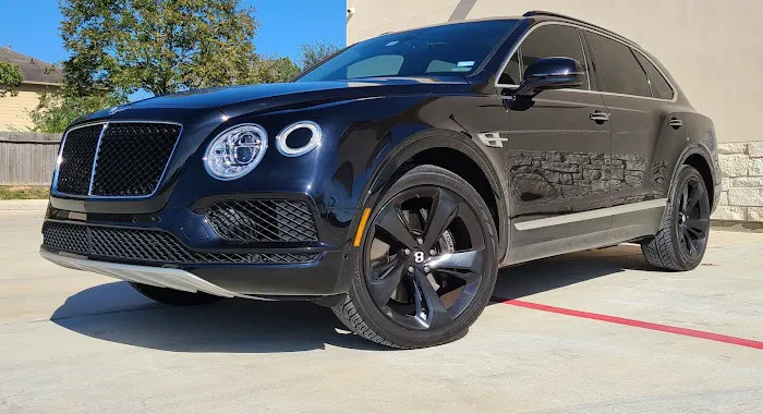 Luxury Car Rental Picture 2