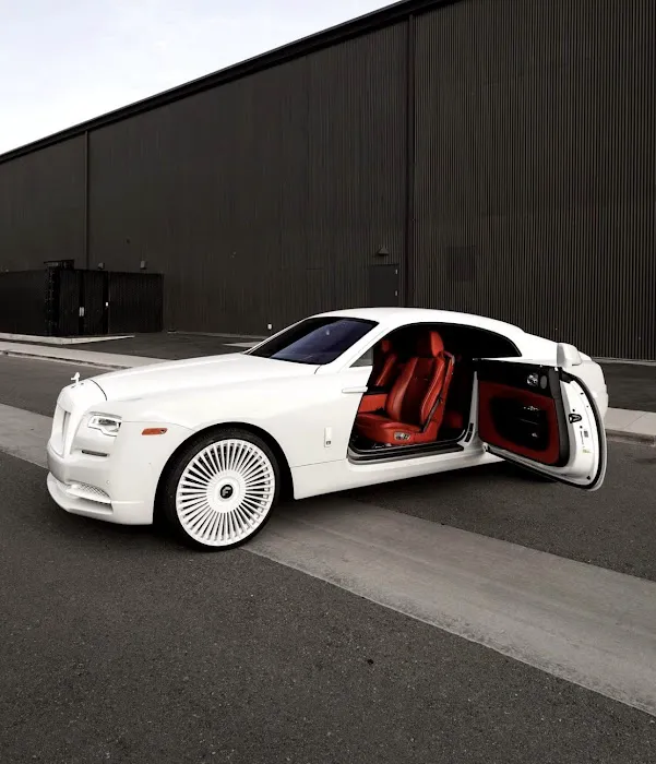 Luxury Car Rental Picture 3