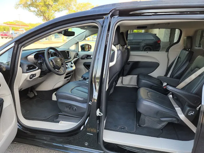 Avis Car Rental Picture 1