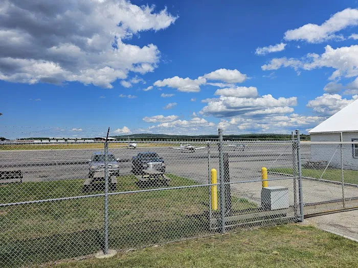 Hertz Car Rental - Concord - Concord Concord Aviation Hle (MHT) Picture 2