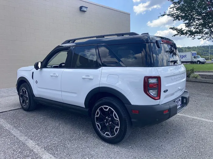 Avis Car Rental Picture 3